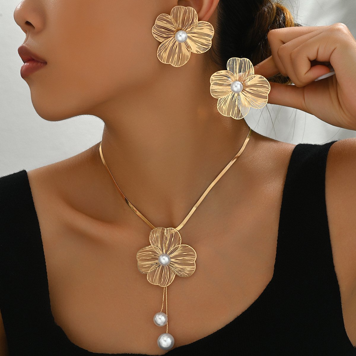 Luxury Fashion Jewelry Gold Flower Pearl Jewelry Set for Women - Elegant Floral Necklace & Statement Earrings