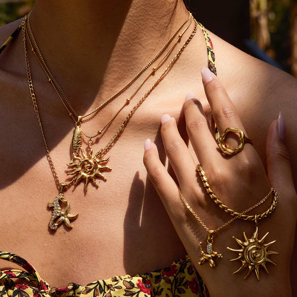 Wholesale Stainless Steel Sun Pendant Necklace for Women